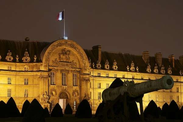 PARIS INVALIDES NAPOLEON NIGHT bike tour by simply france tours